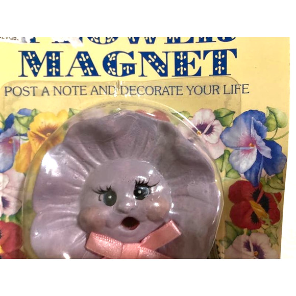 Vintage 90's FLOWER Magnets - Kitschy Magnetic Flowers - 2 Piece Set - Picture 4 of 8